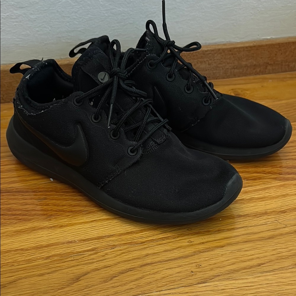 Nike Women’s Black Sneakers